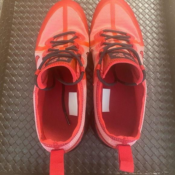 Nike Air VaporMax 2019—-Size 7Y (8.5 womens) - Picture 6 of 13